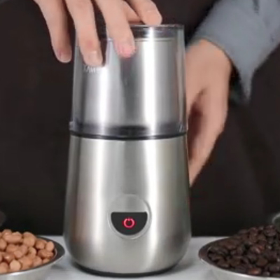 2つ1つの注文のコーヒー豆挽器に付きおよび1半自動冷たいミルクに付き泡立てる 2を搾り出すため