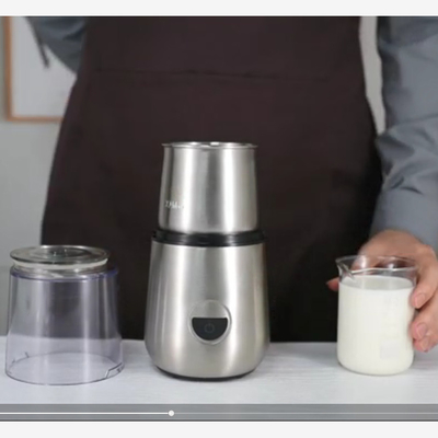 2つ1つの注文のコーヒー豆挽器に付きおよび1半自動冷たいミルクに付き泡立てる 2を搾り出すため